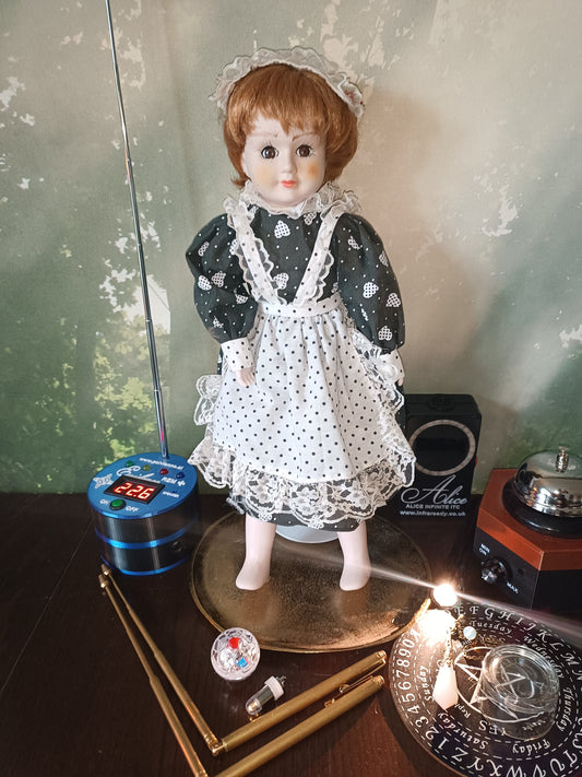 Haunted Doll mit Heilerin - Mahnja