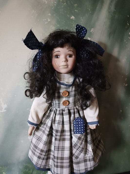 Haunted Doll mit Hexe - Angela